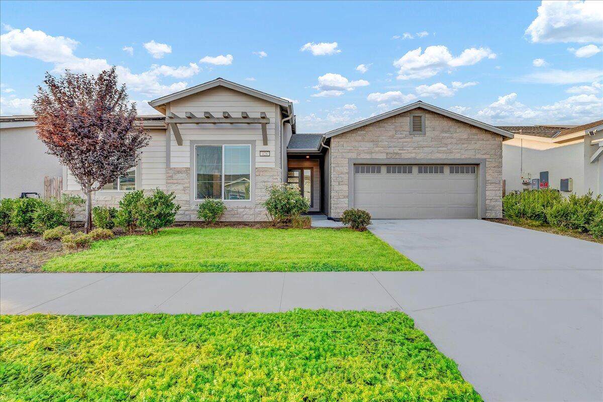 426 Tyler Court - Photo 1