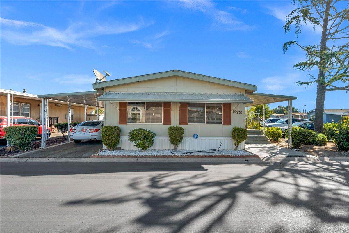 2706-323 Ashlan Avenue - Photo 1