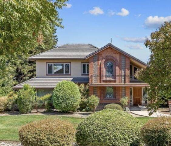 315 Valley View Drive - Photo 1