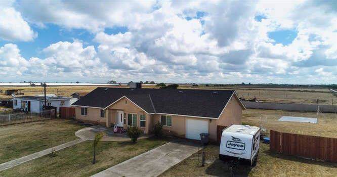 20310 Garfield - Photo 1