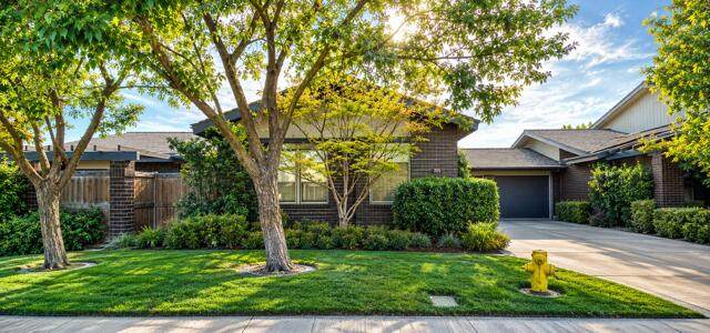 725 Silvervale Drive - Photo 1