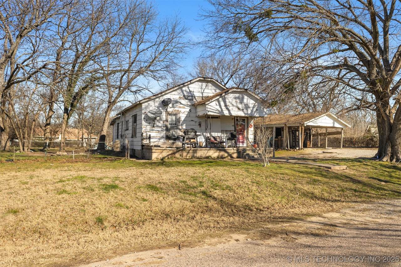 319 East - Photo 1