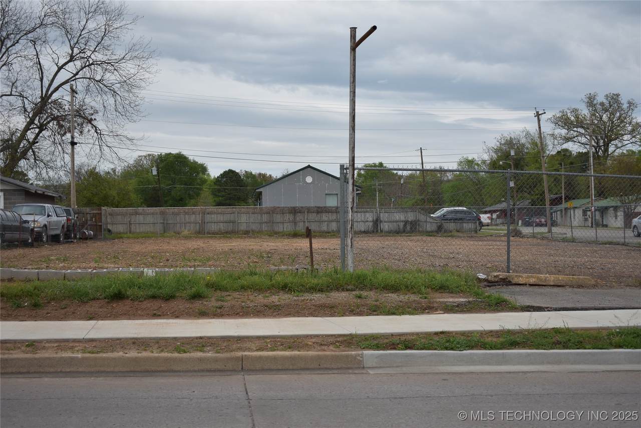 301 Cedar Avenue - Photo 1