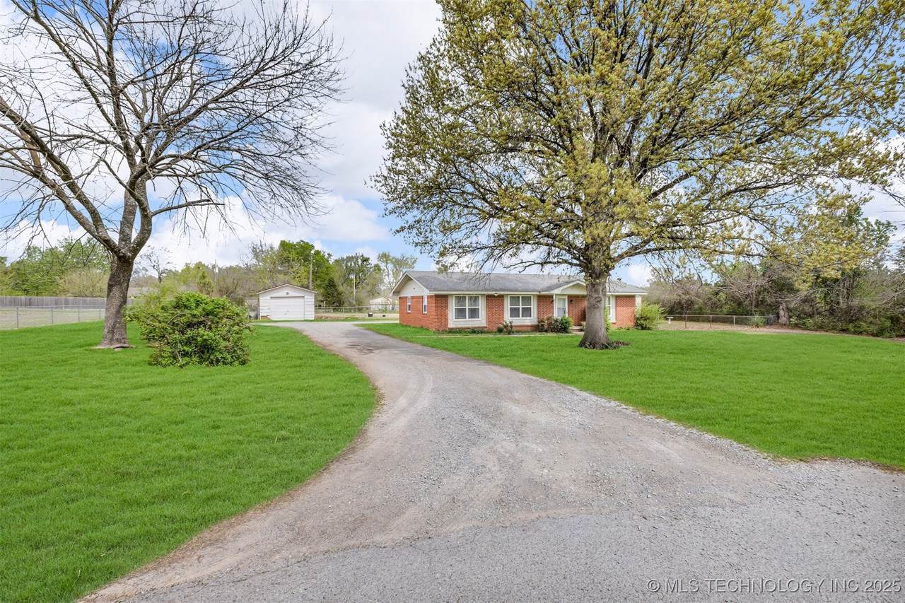 11777 Oak Street - Photo 1