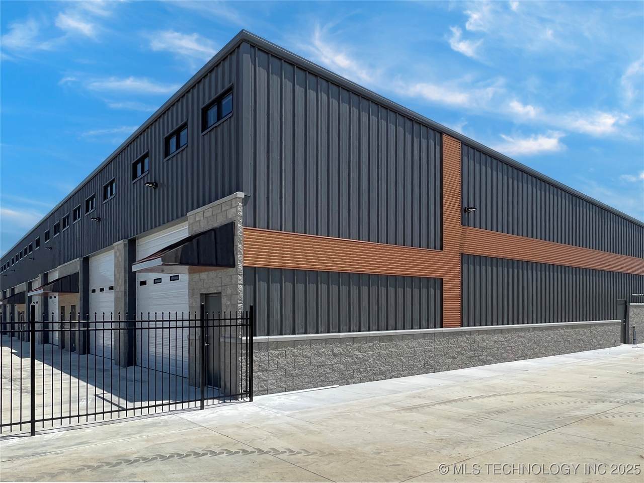 16571 Broadway Street - Photo 1