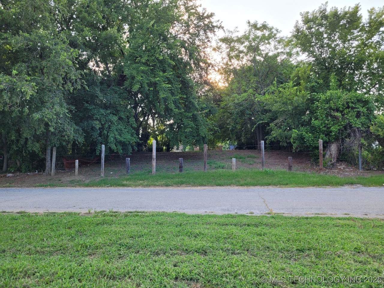 2526 St Louis Avenue - Photo 1