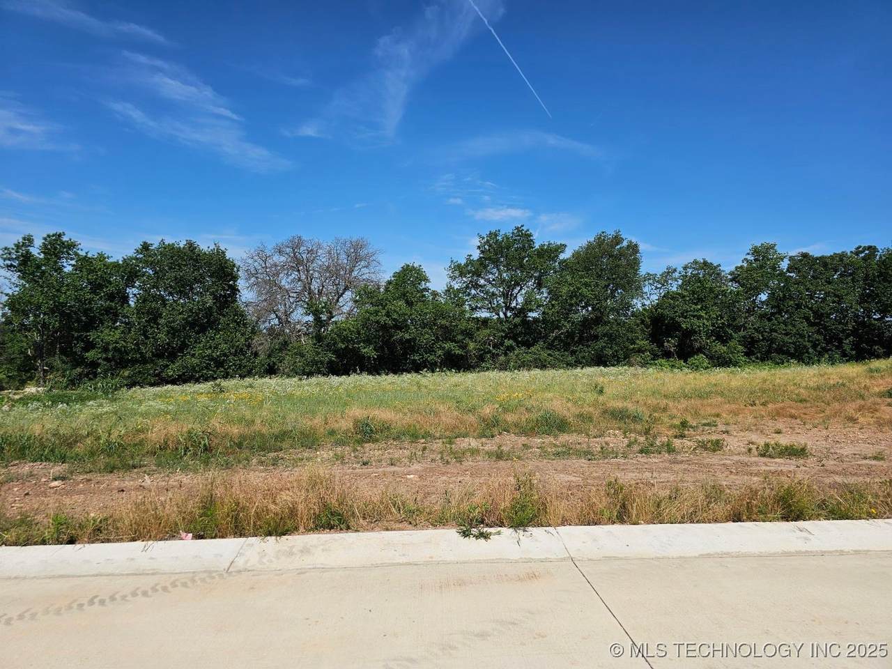 2040 Everly Drive - Photo 1