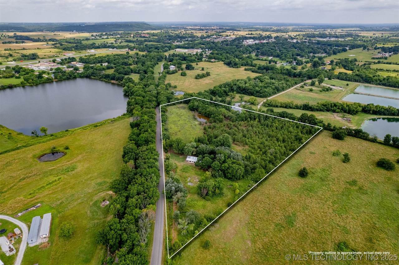 19202 Old Highway 2 - Photo 1