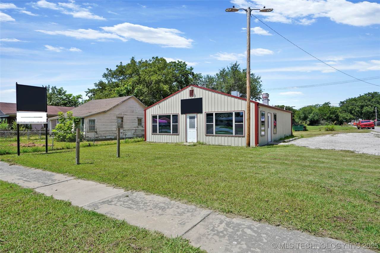 601 Broadway Avenue - Photo 1