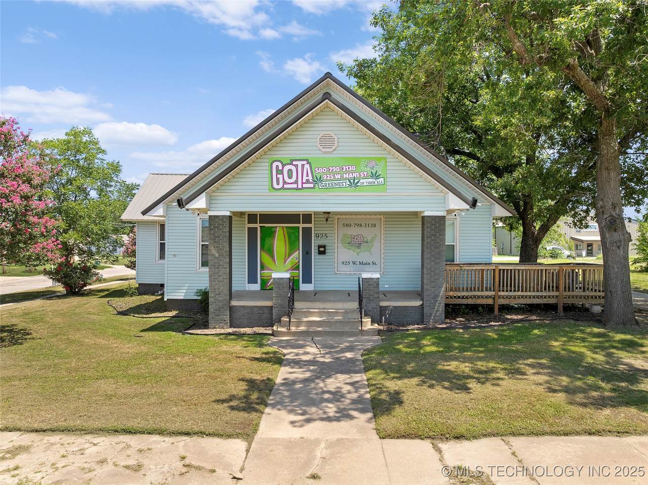 925 Main Street - Photo 1