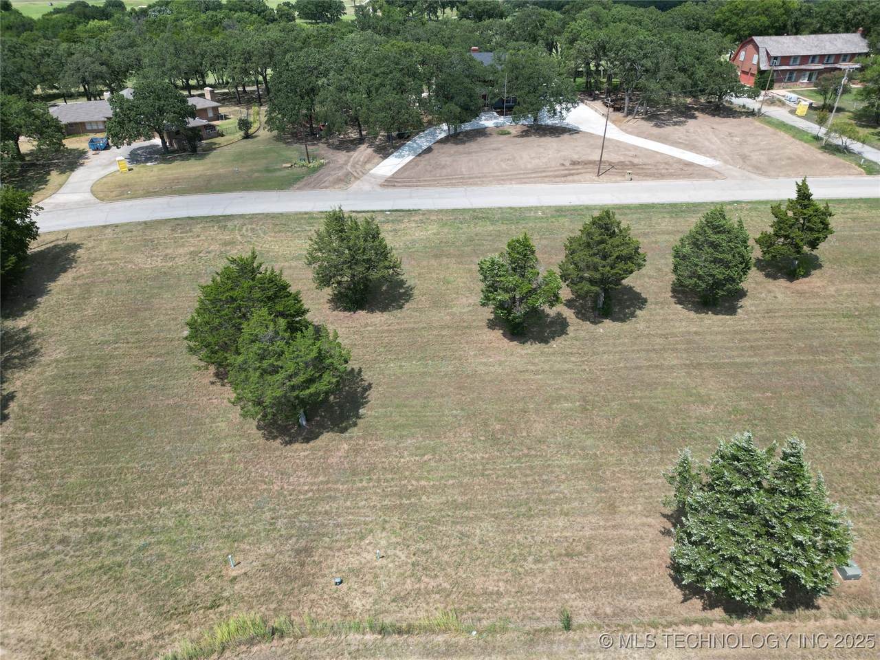 720 Country Club Road - Photo 1