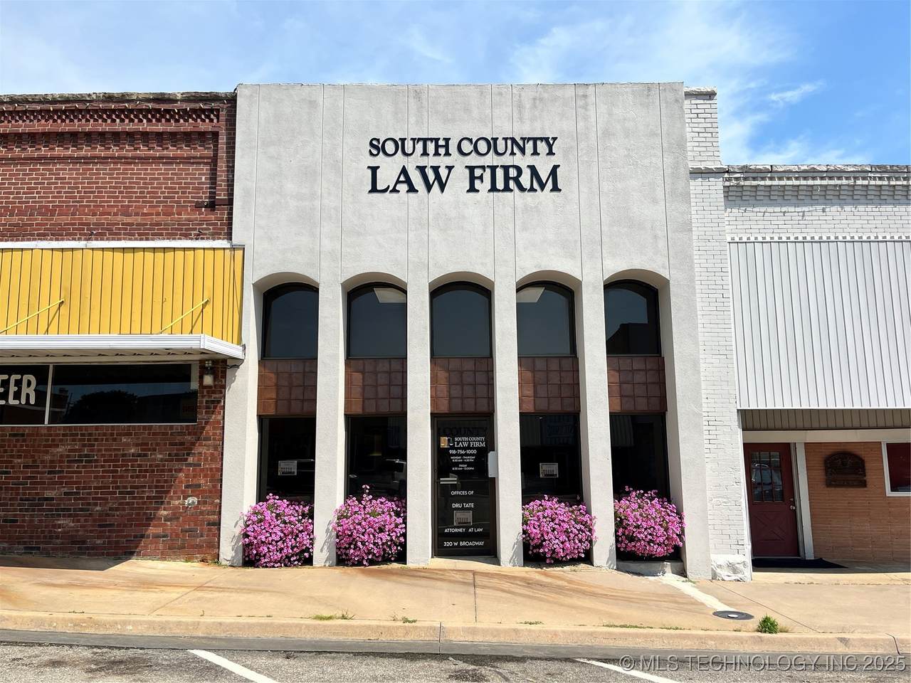 320 Broadway - Photo 1