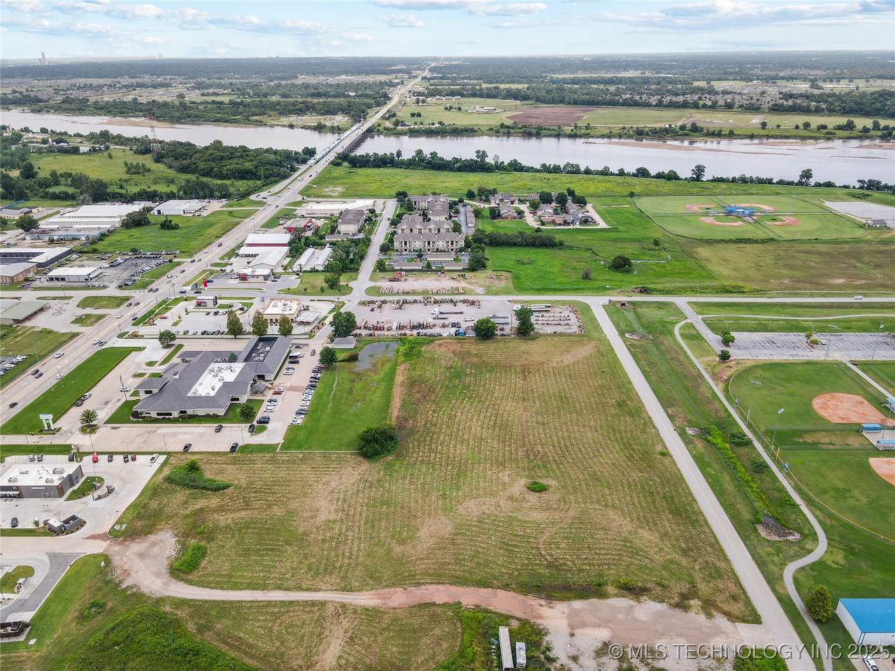 408 Armstrong Street - Photo 1