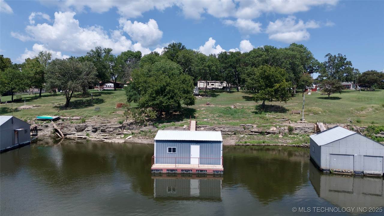 112 Cove Lane - Photo 1