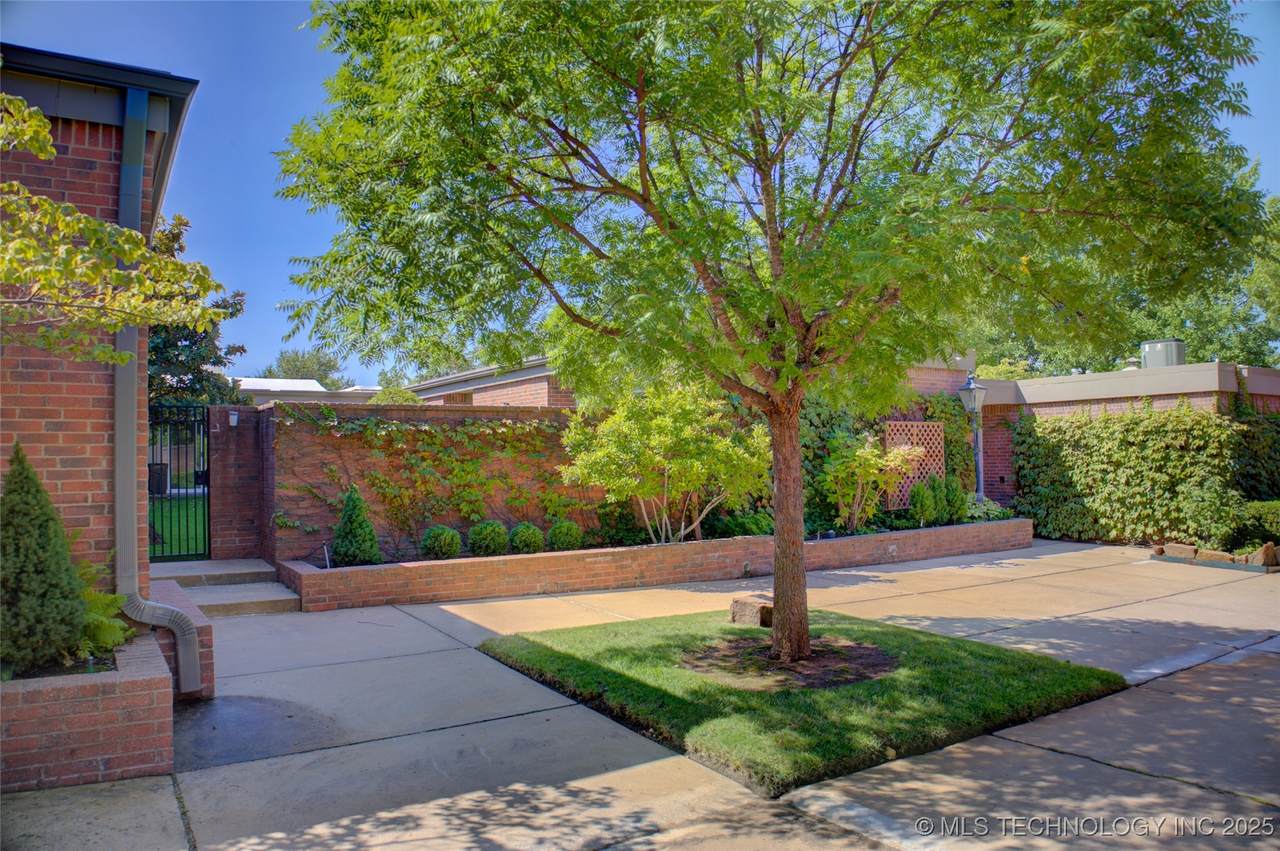 2427 72nd Street - Photo 1