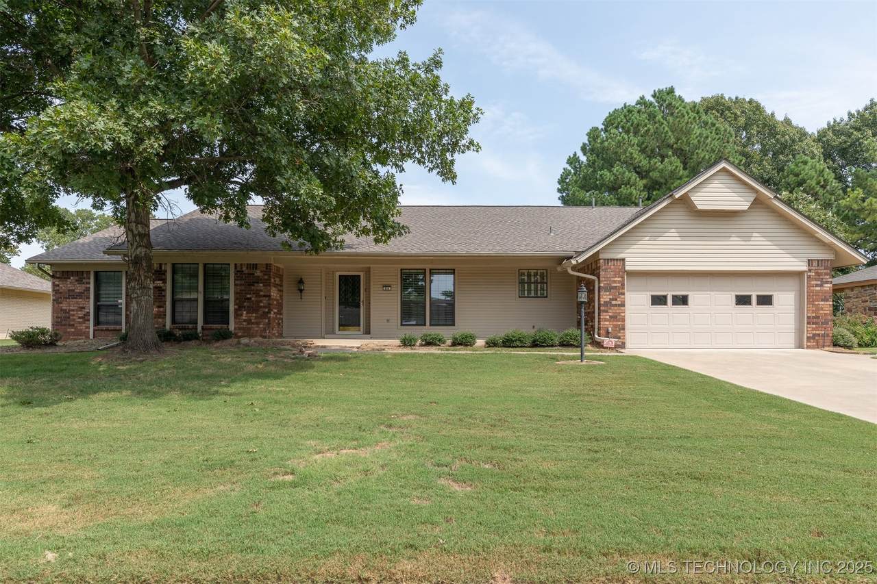 834 Lynwood Lane - Photo 1