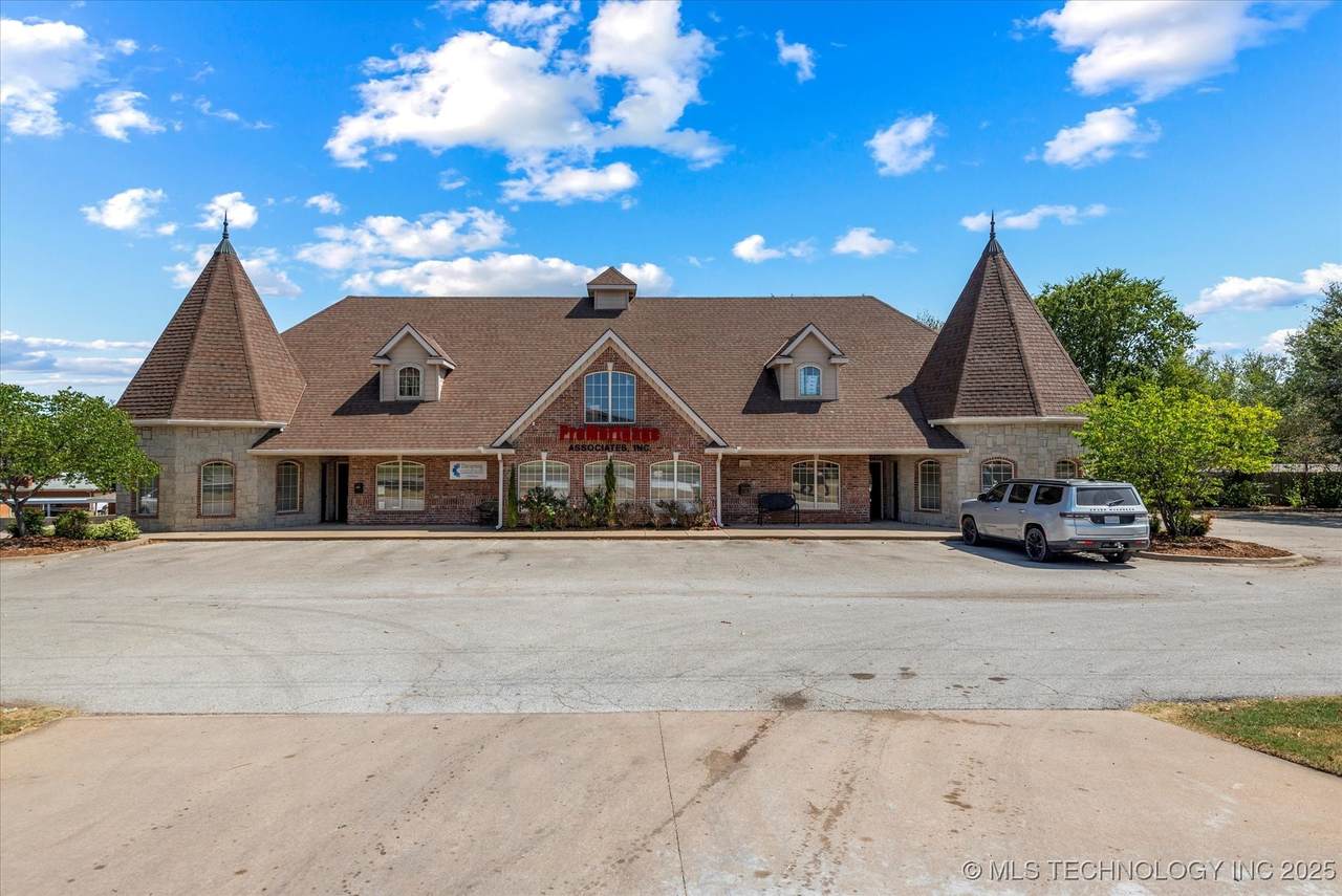 2114 Washington Boulevard - Photo 1