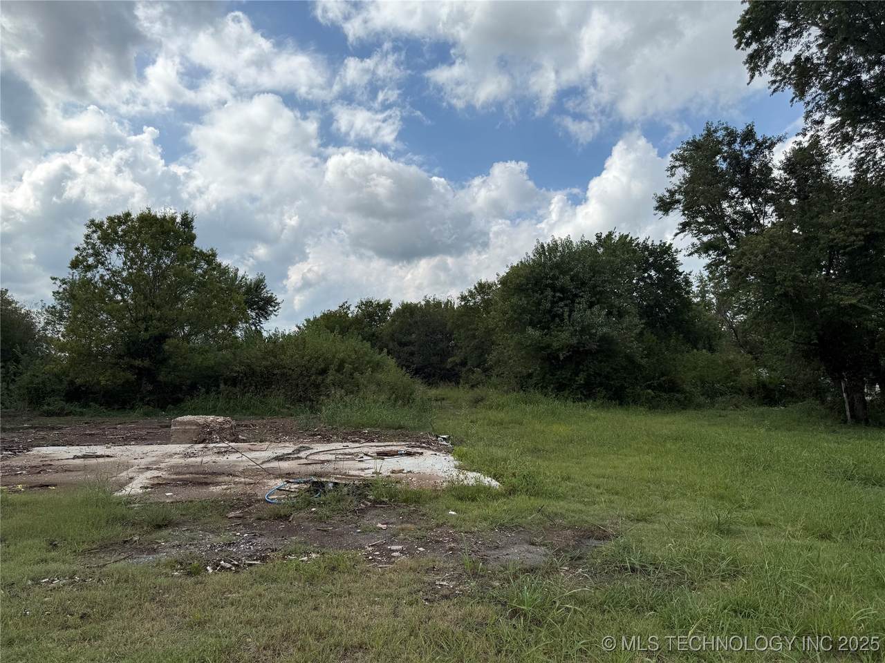 308 Powell Avenue - Photo 1