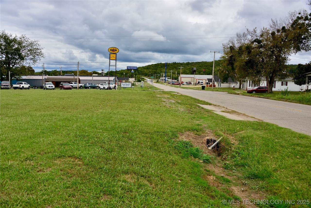 512 Trudgeon Street - Photo 1