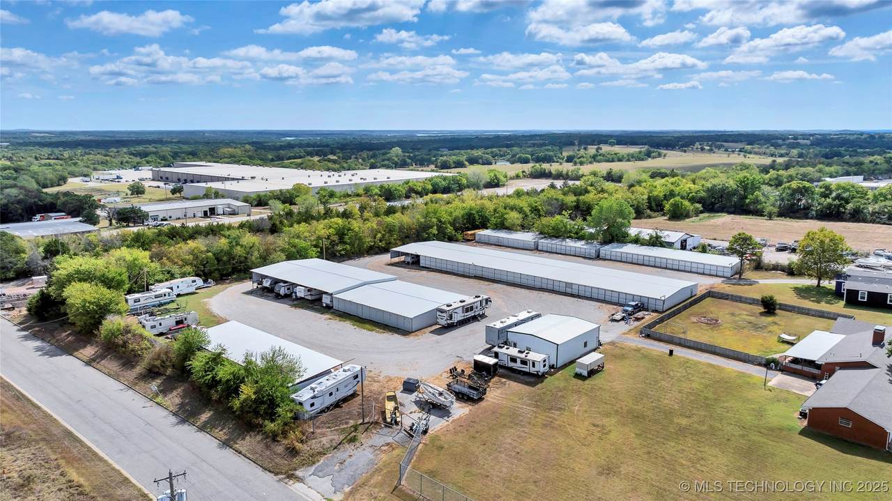 3100 Commerce - Photo 1