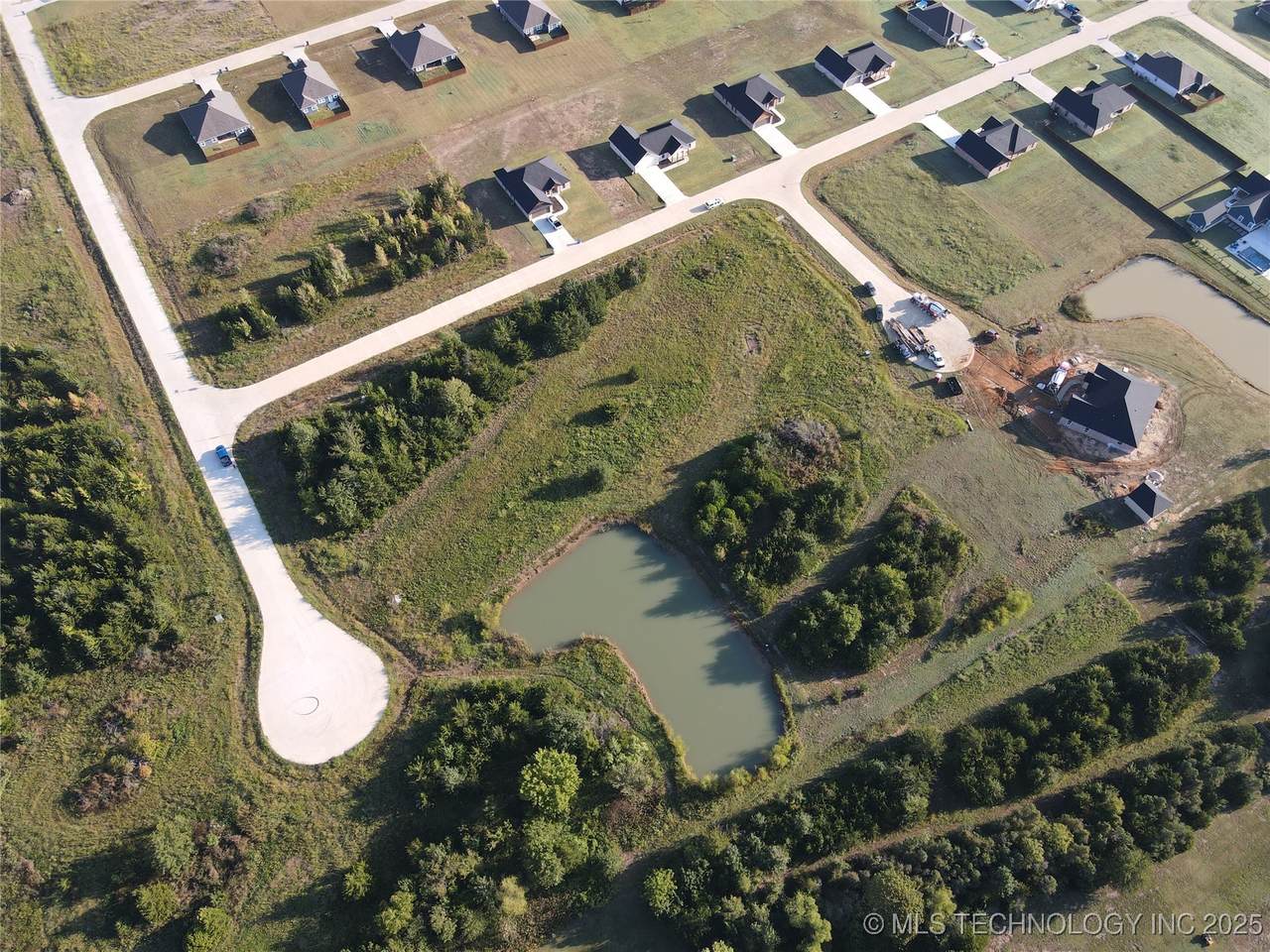 83 Maple Leaf Drive - Photo 1