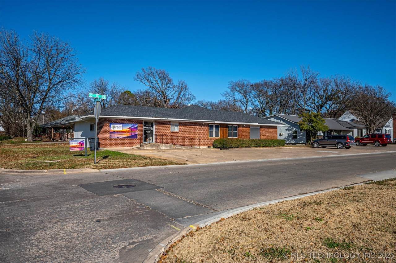 925 15th Avenue - Photo 1