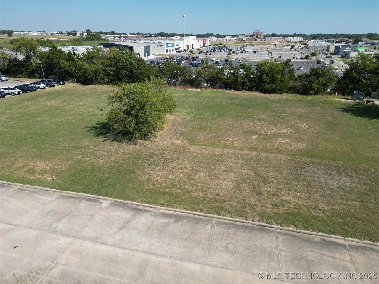 1302 Brookview Drive - Photo 1