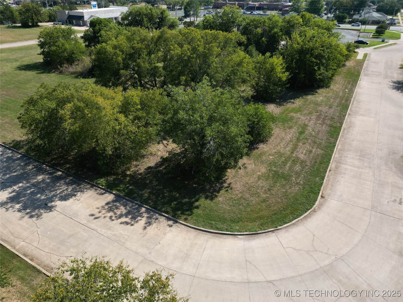 1409 Brookview Drive - Photo 1