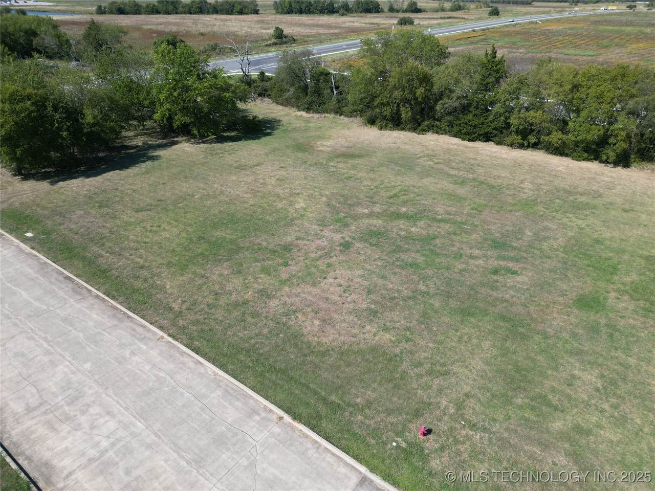 1410 Brookview Drive - Photo 1