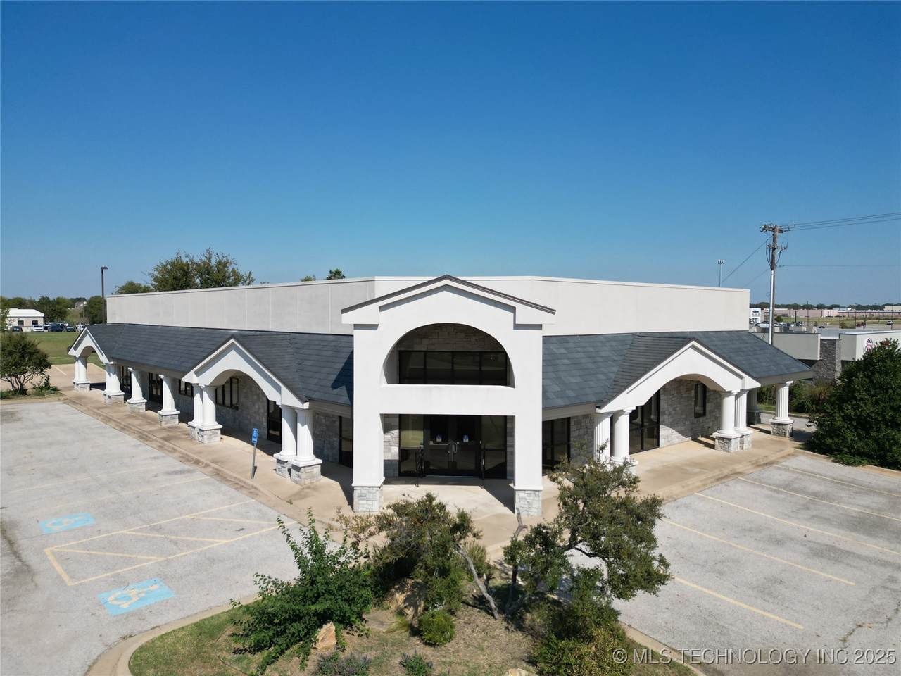 1202 Brookview Drive - Photo 1