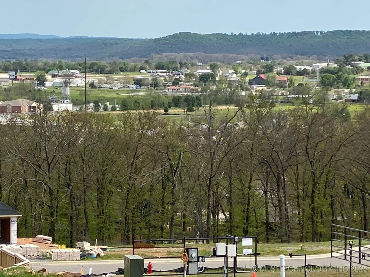 825 Ridgeview Drive - Photo 1