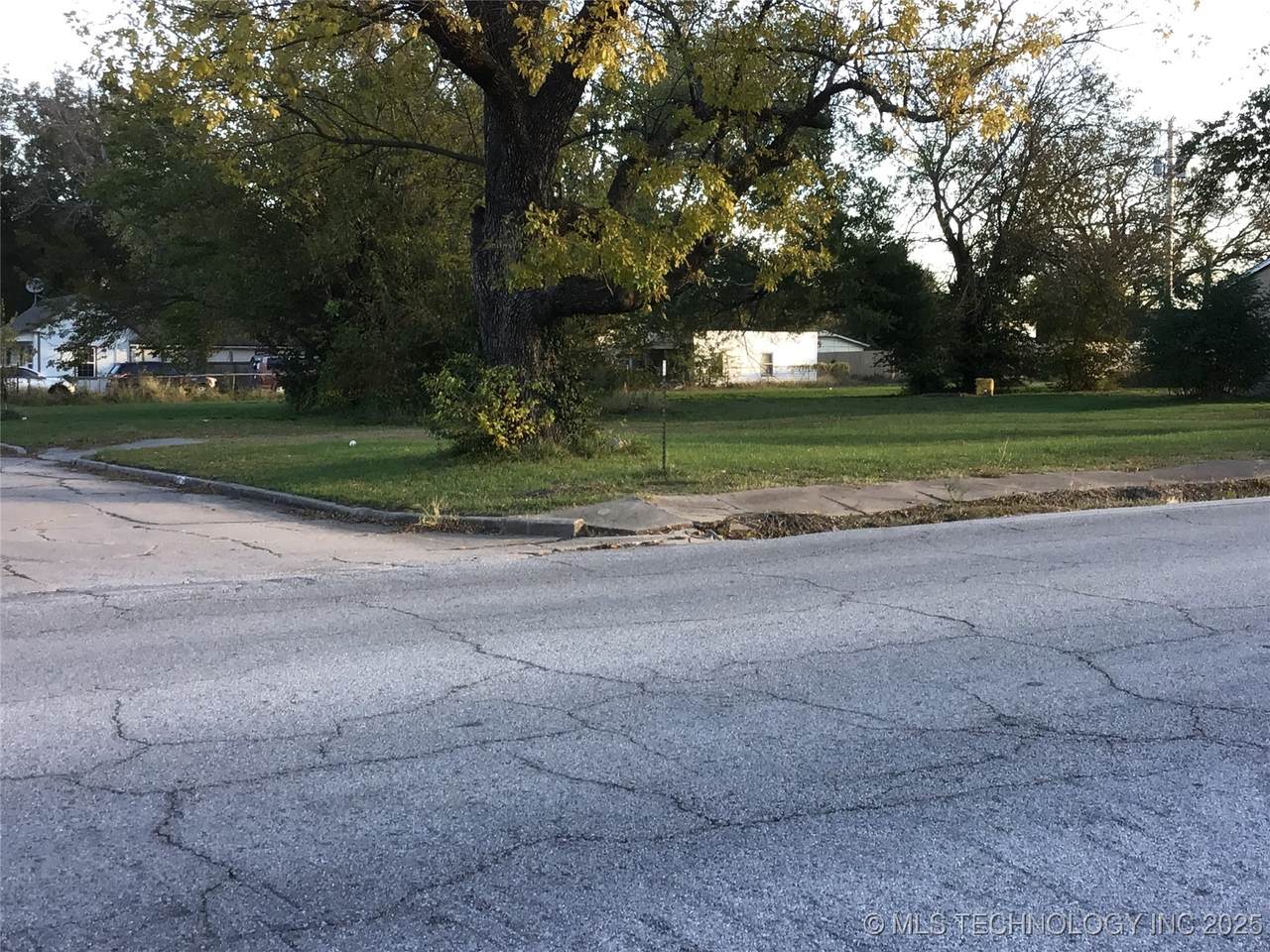  Orphan Street - Photo 1