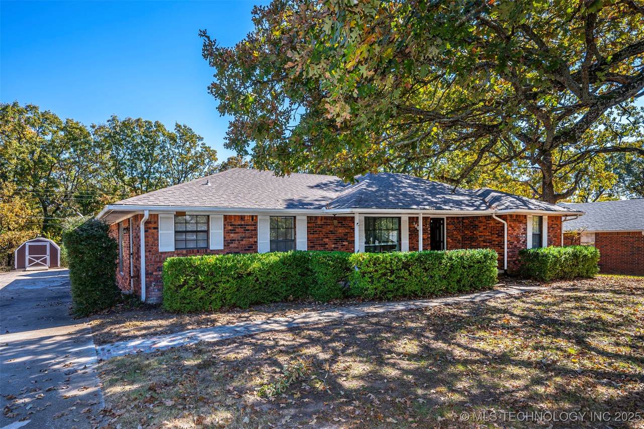 106 Monroe - Photo 1