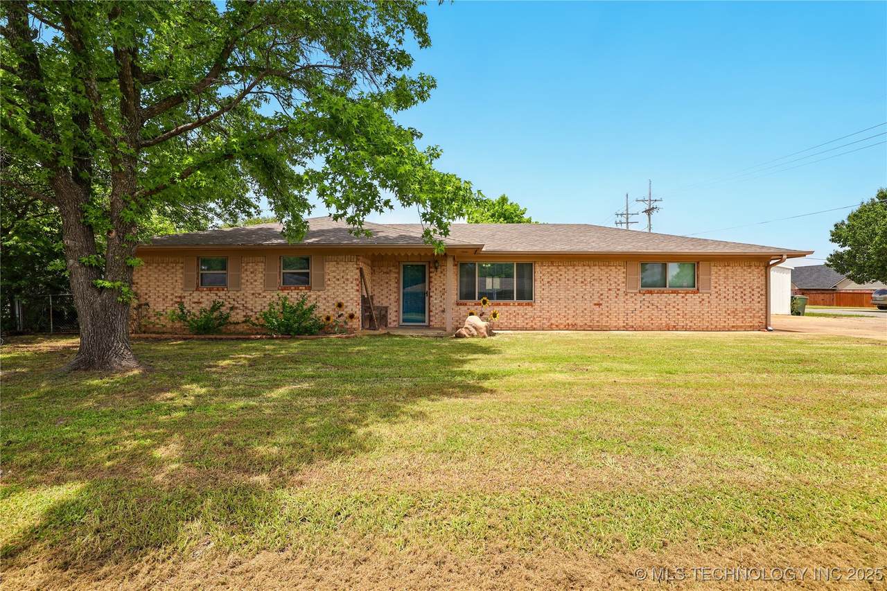 300 Michelle - Photo 1