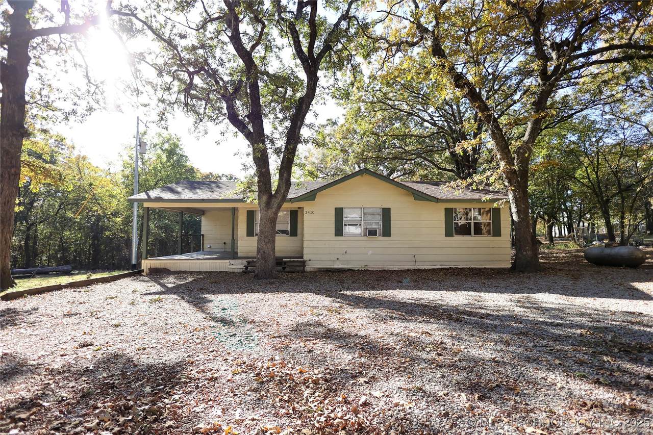 2410 Masters - Photo 1