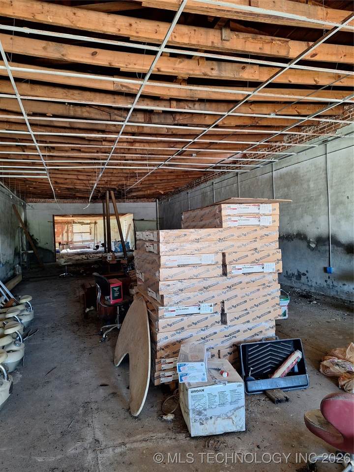 211 Bdwy - Photo 1