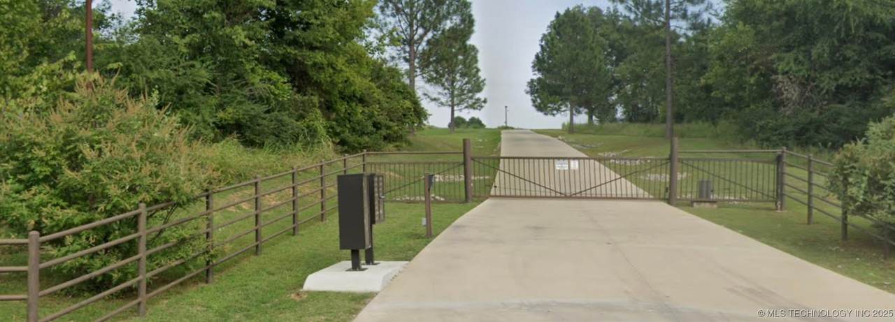 4 337th East Avenue - Photo 1