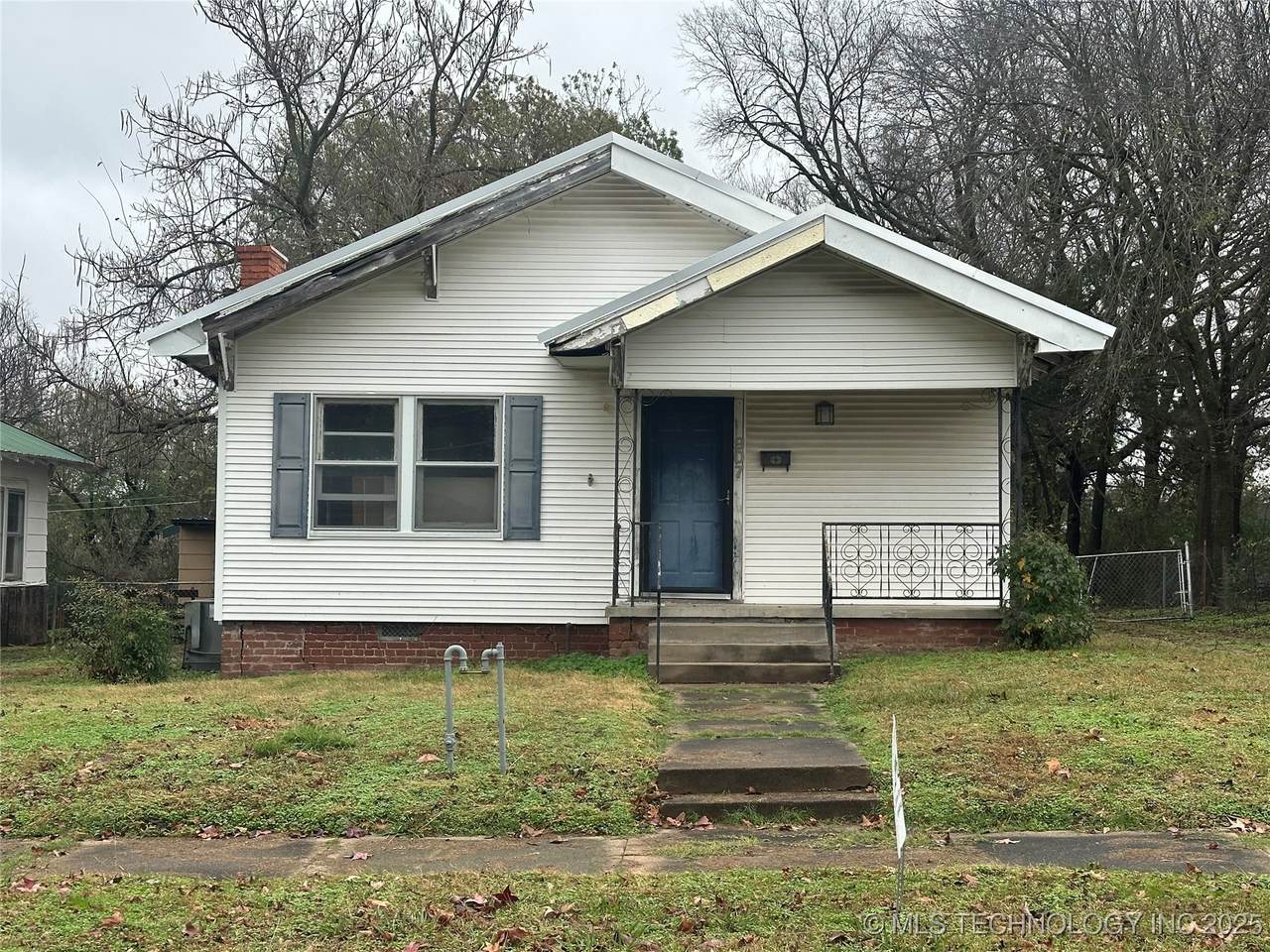 907 Creek Avenue - Photo 1