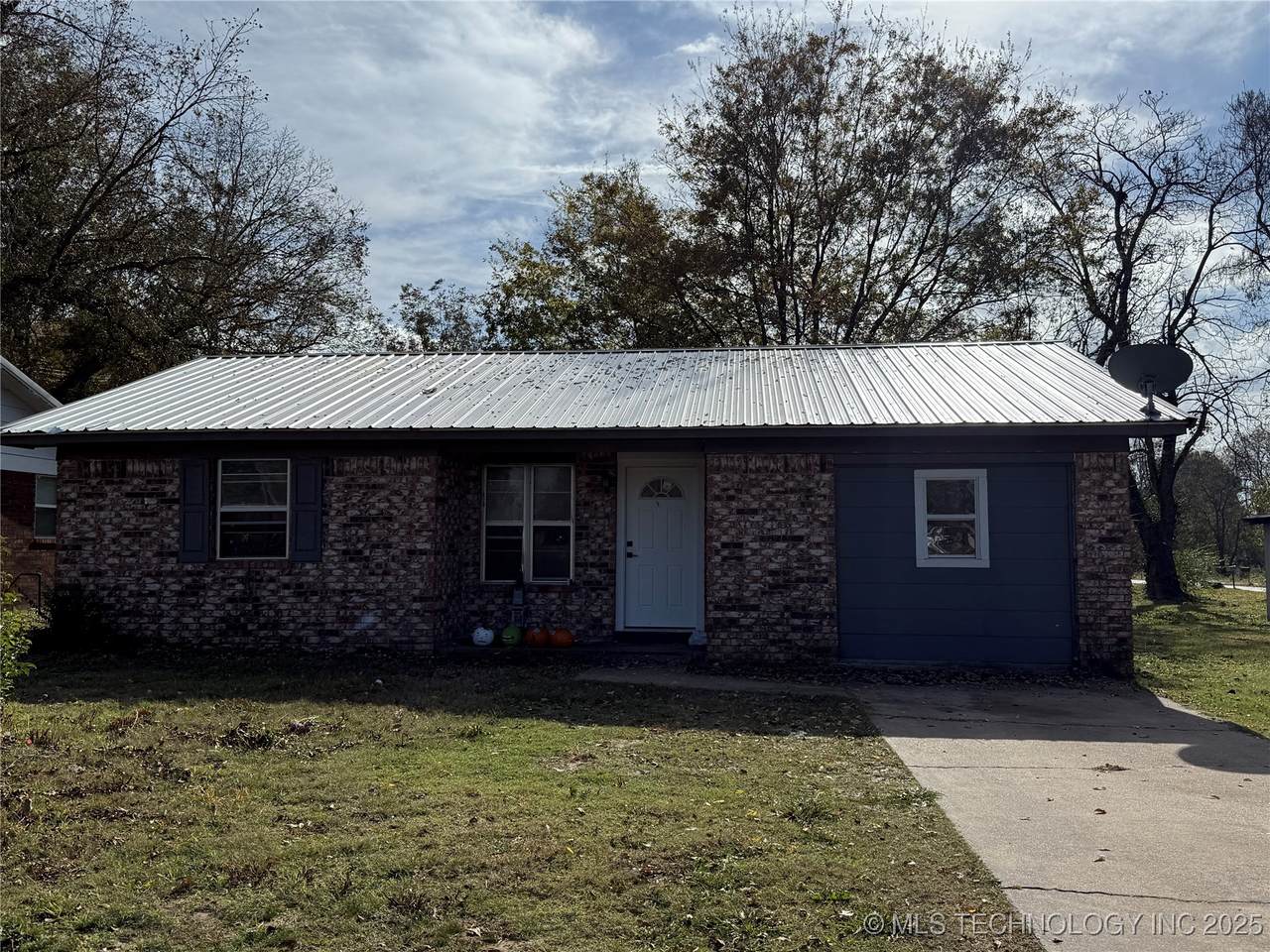 404 F Street - Photo 1