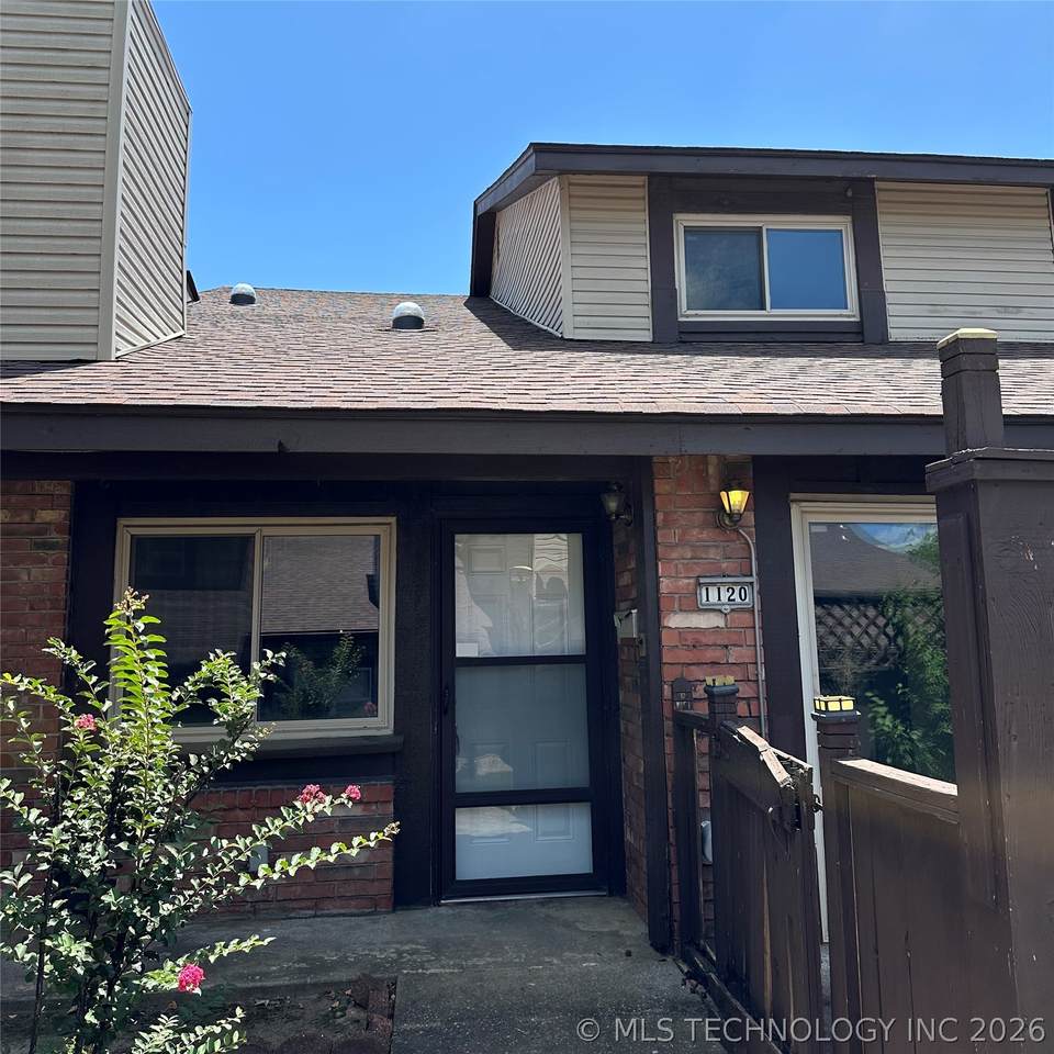 1120 110 Avenue - Photo 1