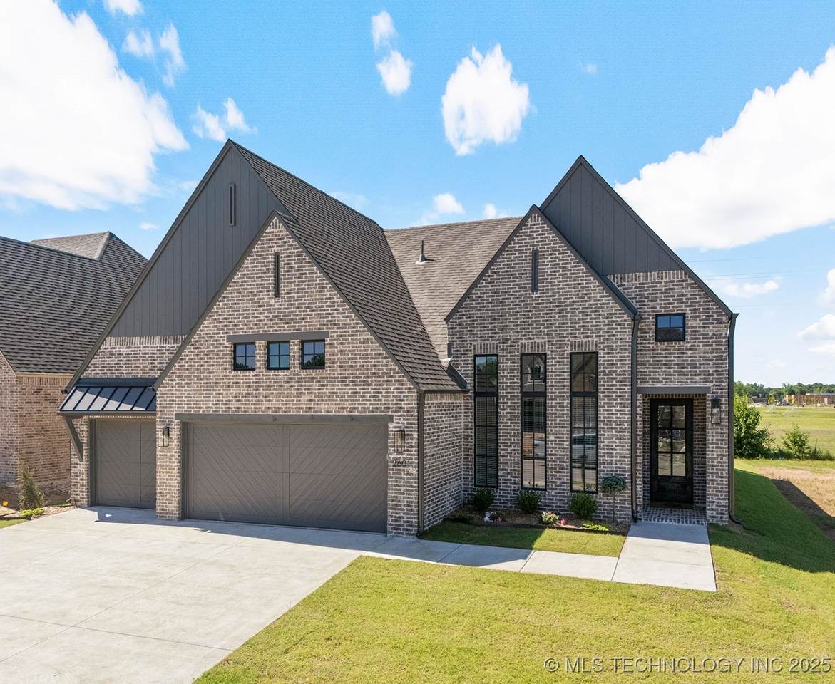 2601 Twin Oaks Street - Photo 1