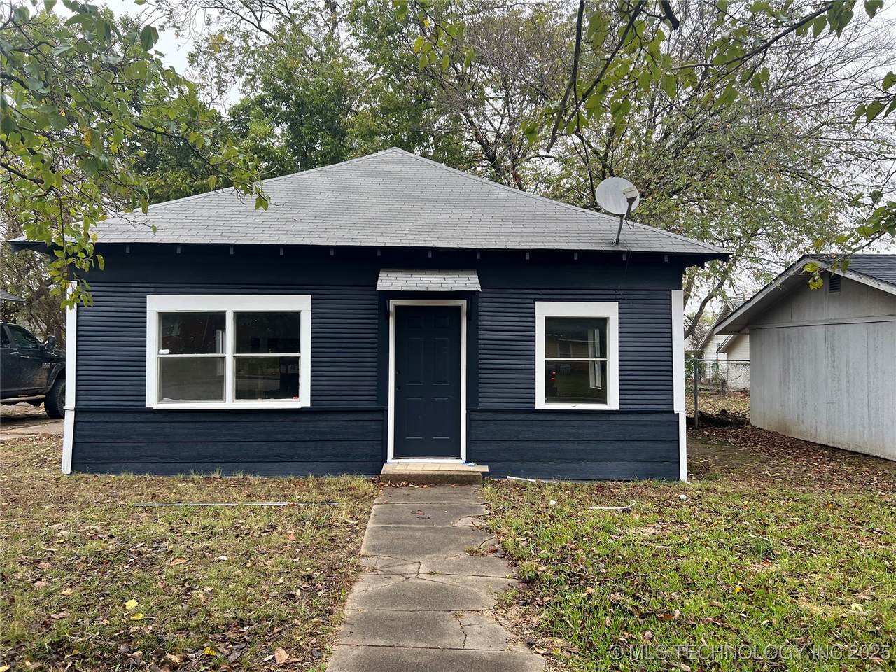 209 11th Avenue - Photo 1