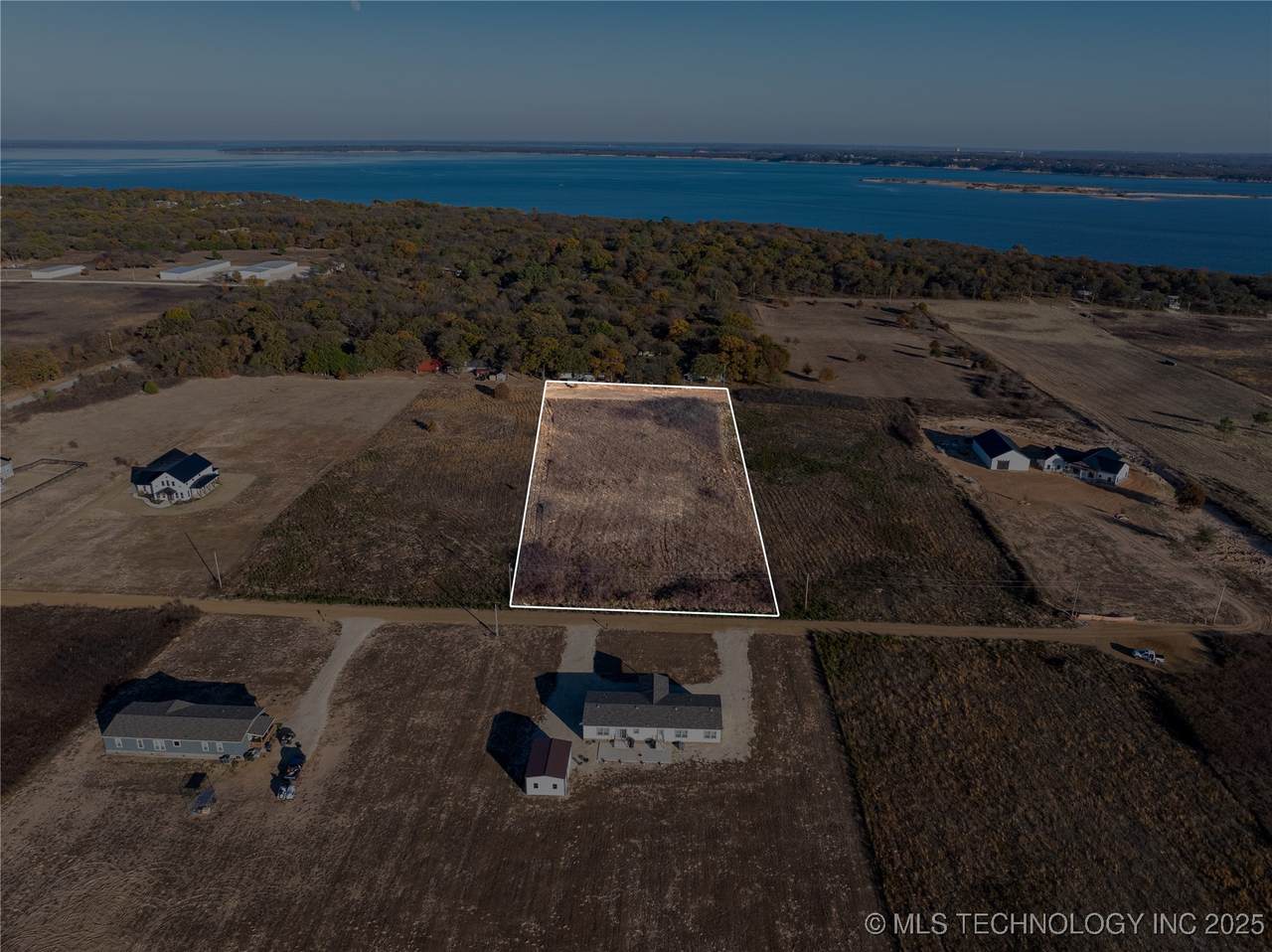 004 Lago Vista Lane - Photo 1