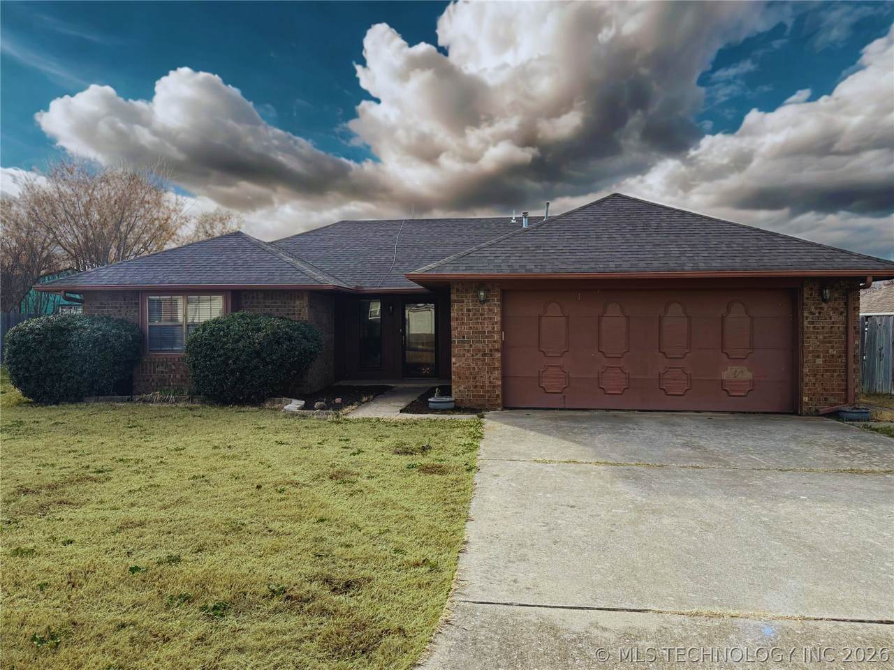 1913 Red Bud Court - Photo 1