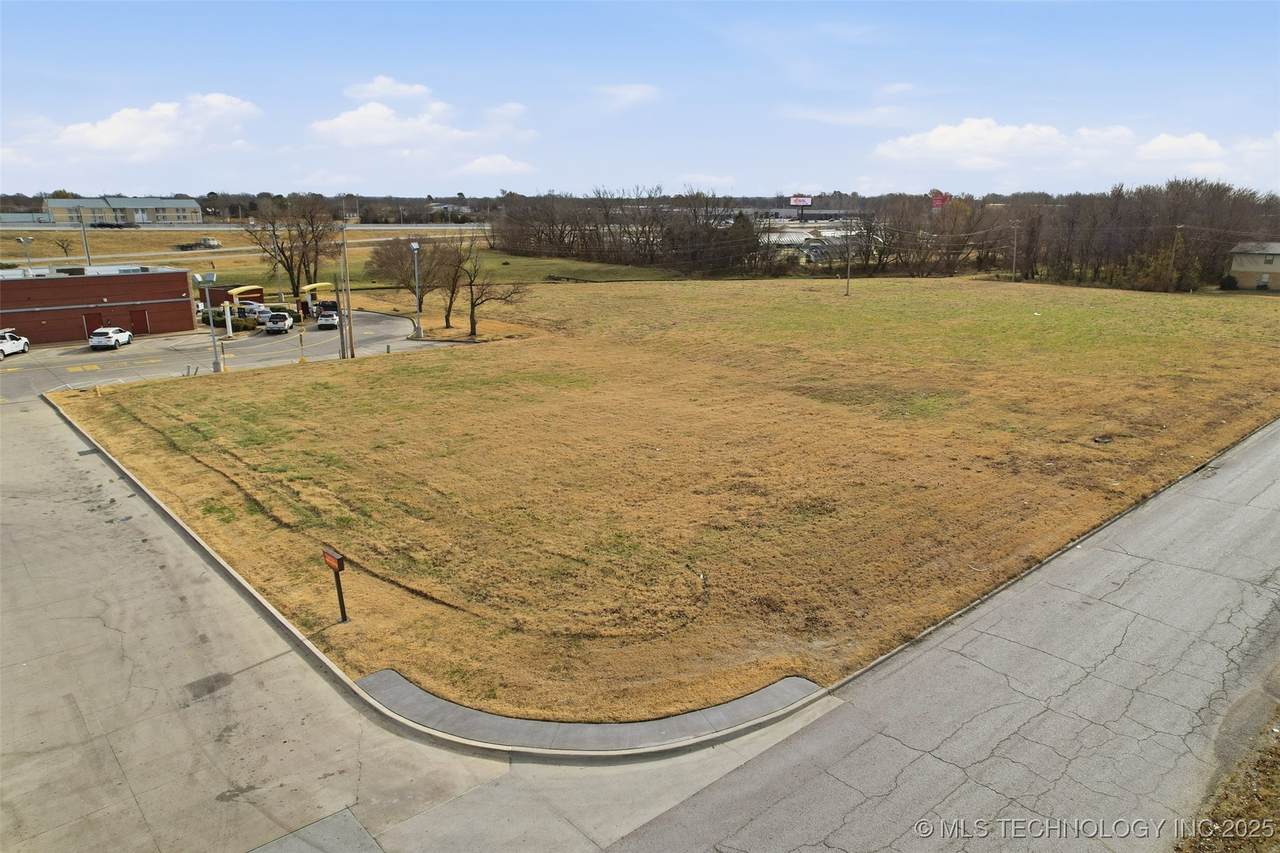 213 Dogwood Street - Photo 1