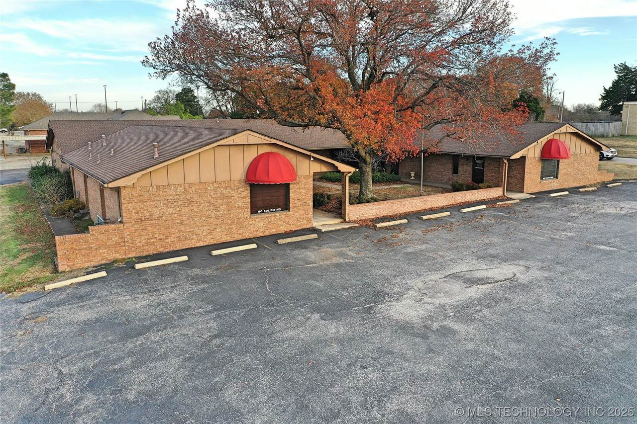 2400 Commerce Street - Photo 1