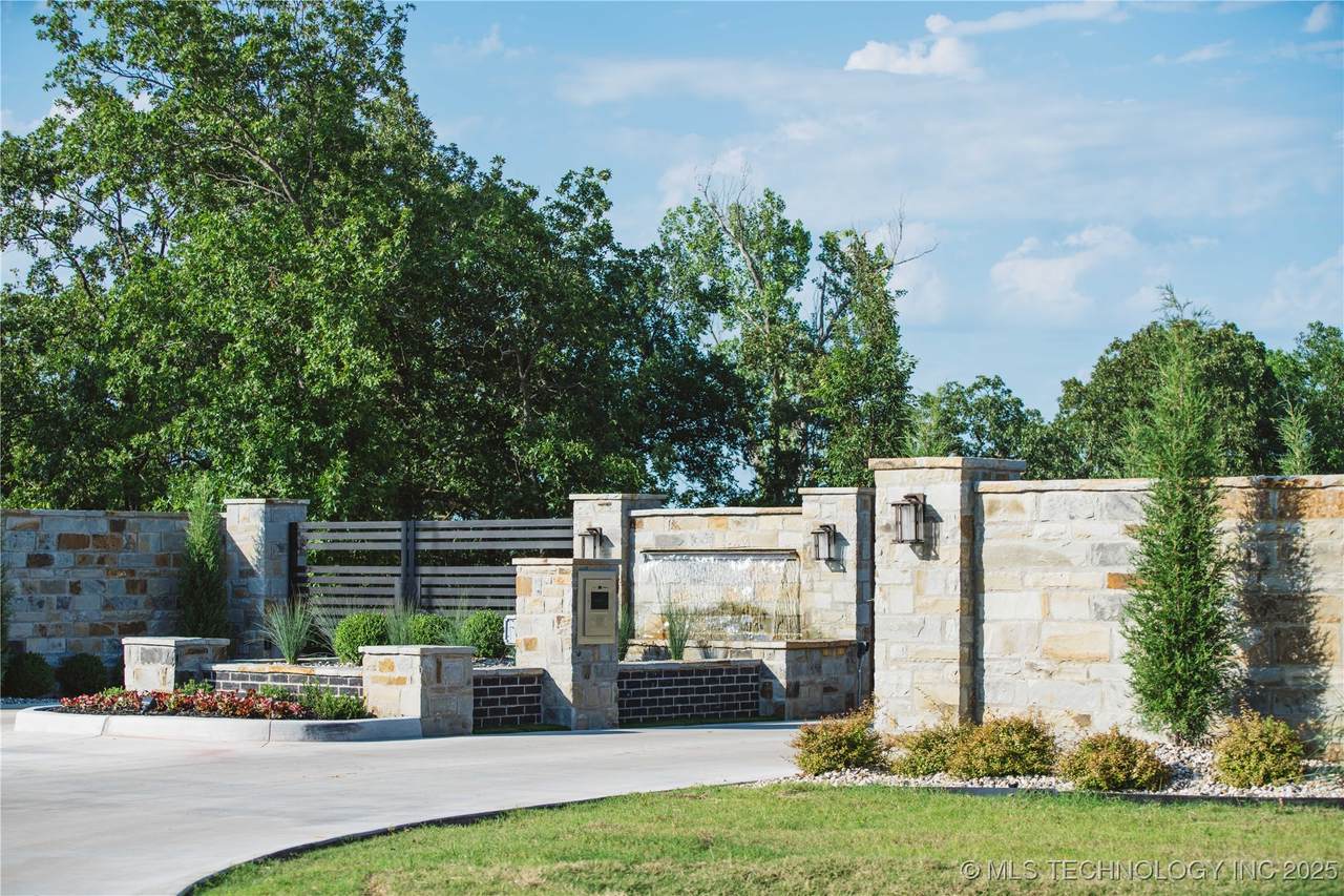 5923 Emberlyn Way - Photo 1