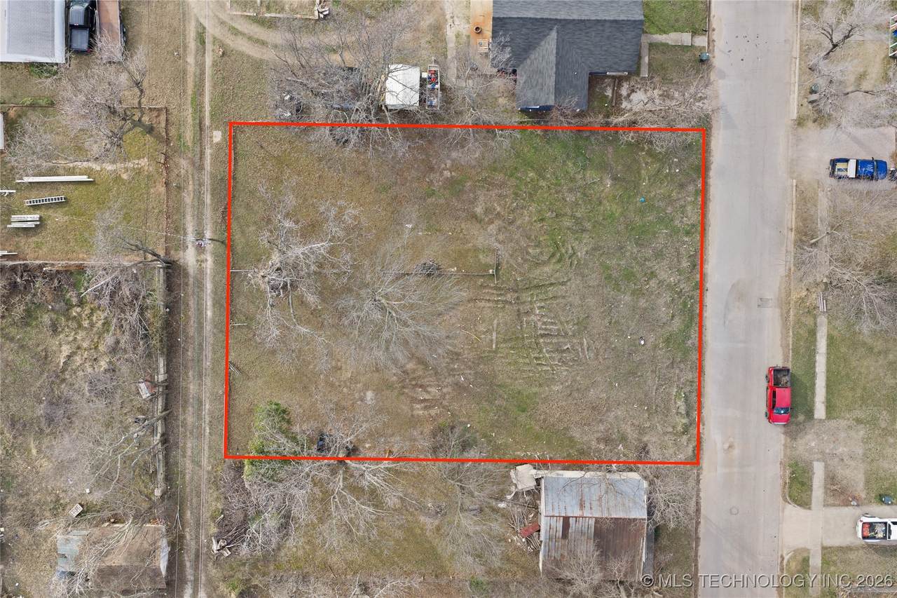 305 Tahlequah - Photo 1