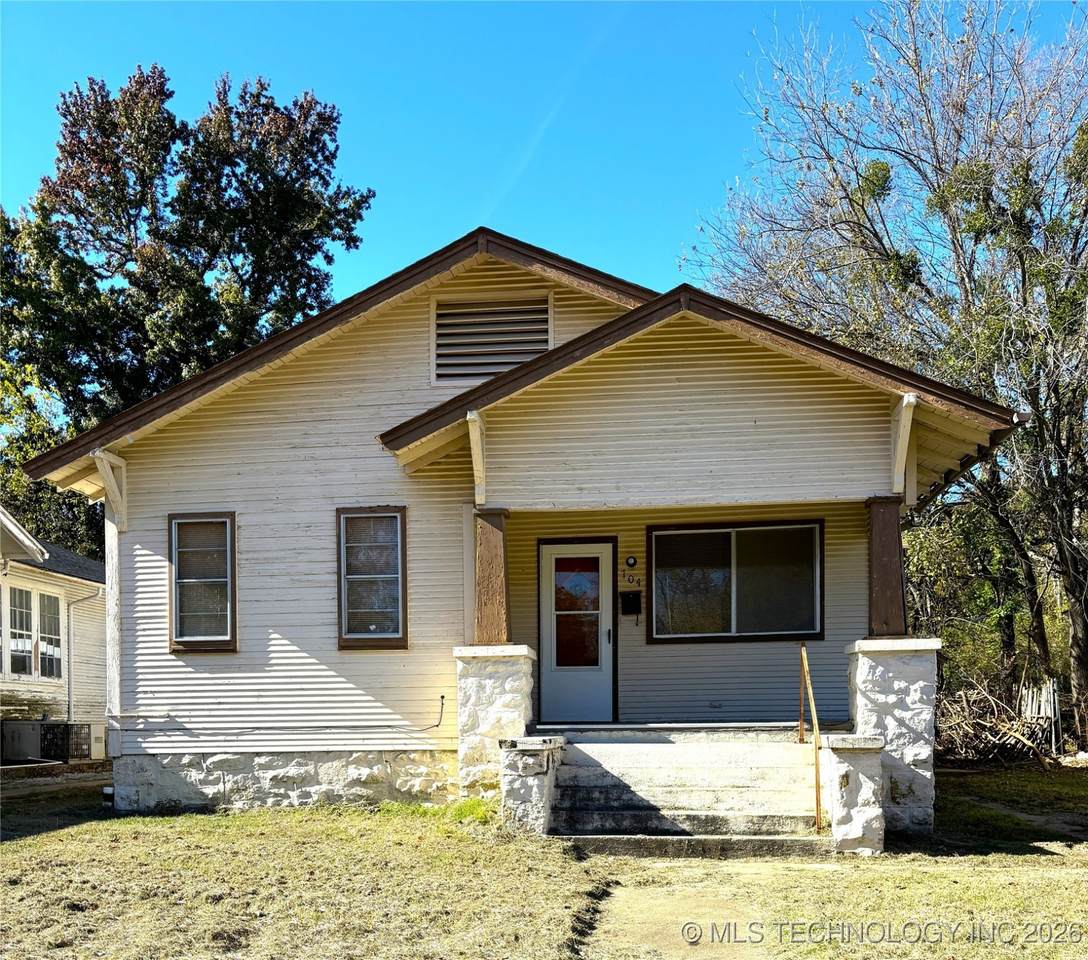 704 Morton Avenue - Photo 1
