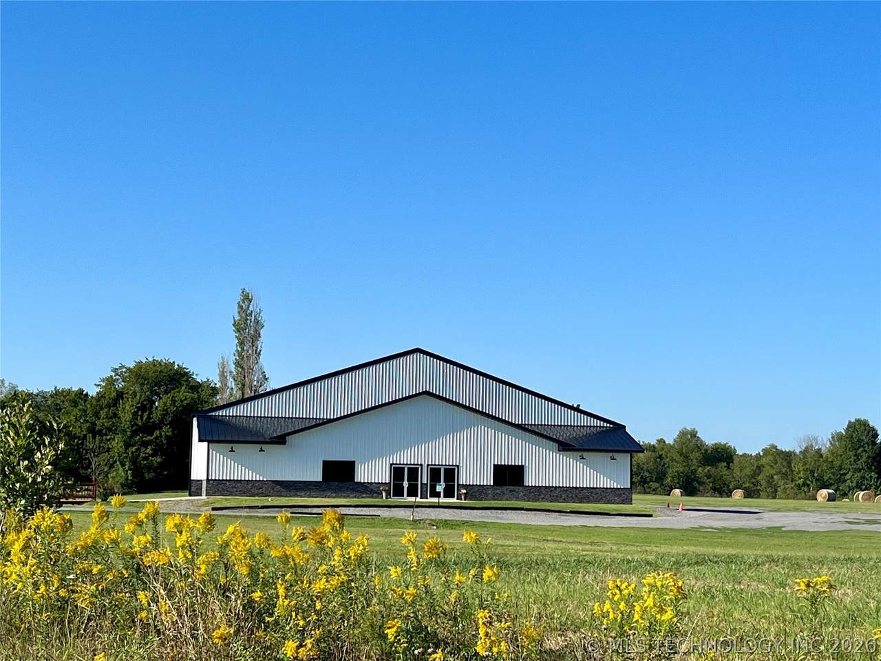 2710 Cherokee Drive - Photo 1